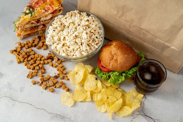 Alimentos que dañan la piel salados